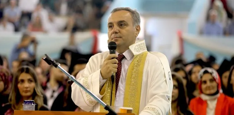 ERÜ Mühendislik Fakültesi 2022-2023 Eğitim-Öğretim Dönem Mezunlarını Verdi