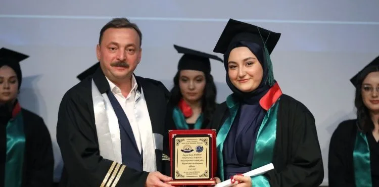 ERÜ Adalet MYO’da 12. Dönem Mezuniyet Sevinci