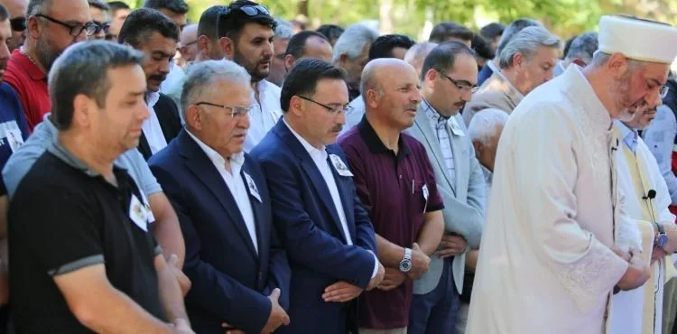 Vali Çiçek, Terör Gazisi İsmet Eraslan’ın Cenazesine Katıldı
