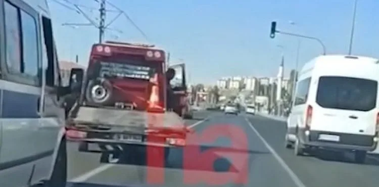 Ambulansın önünü kesen oto kurtarma aracı kazaya neden oldu