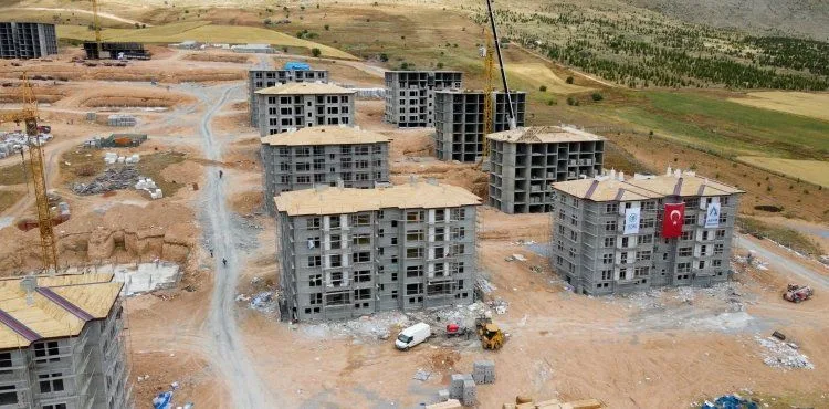 “KAHRAMANMARAŞ’TA 112 BİN 414 DEPREM KONUTU YAPILACAK”