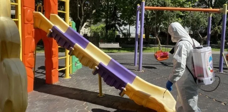 MELİKGAZİ’NİN PARKLARINDAKİ OYUN ALANLARI DEZENFEKTE EDİLİYOR