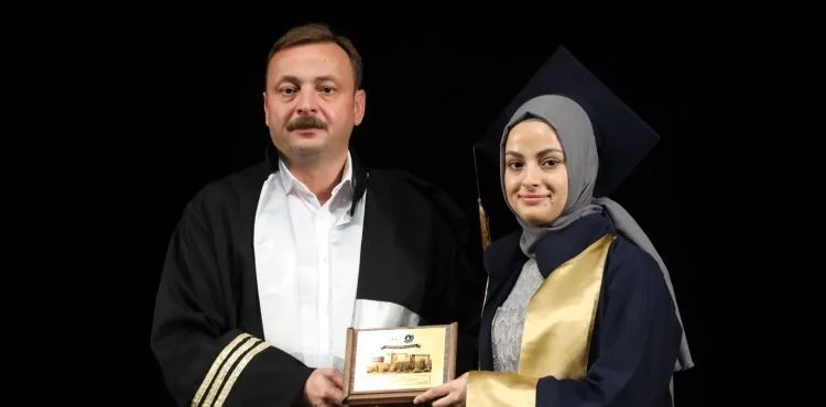 ERÜ Halil Bayraktar Sağlık Hizmetleri MYO Yeni Mezunlarını Verdi