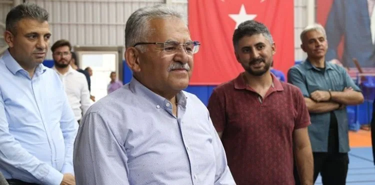 BAŞKAN BÜYÜKKILIÇ, ANADOLU YILDIZLAR LİGİ BADMİNTON FİNALİSTİ SPORCULARLA BULUŞTU