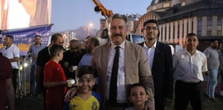 ALTINOLUK MAHALLESİ AÇIK HAVA SİNEMASINA BÜYÜK İLGİ GÖSTERDİ