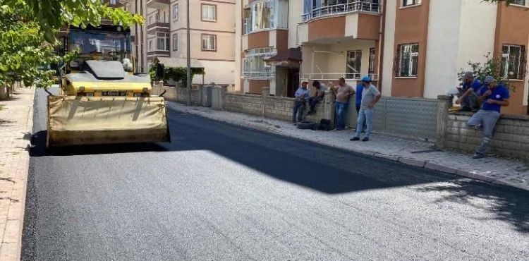 SAKARYA MAHALLESİ’NDE 5 SOKAKTA ASFALT YENİLENİYOR