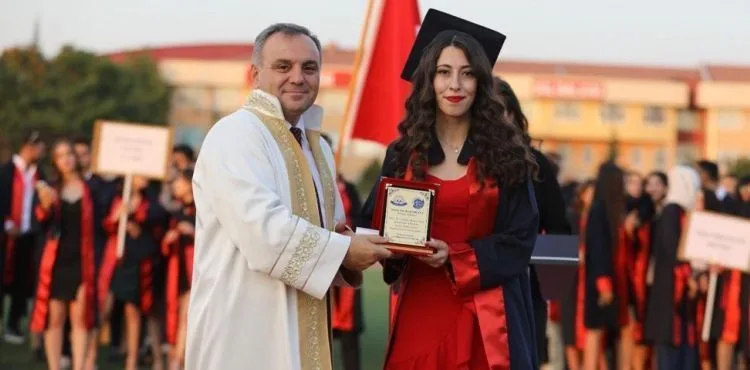 ERÜ Spor Bilimleri Fakültesi’nde Mezuniyet Coşkusu