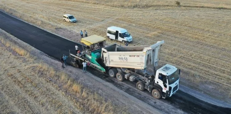 BÜYÜKŞEHİR, ÇEVRİL-TAŞHAN ARASINDAKİ YOLDA KISA SÜREDE ASFALT ÇALIŞMASINA BAŞLADI