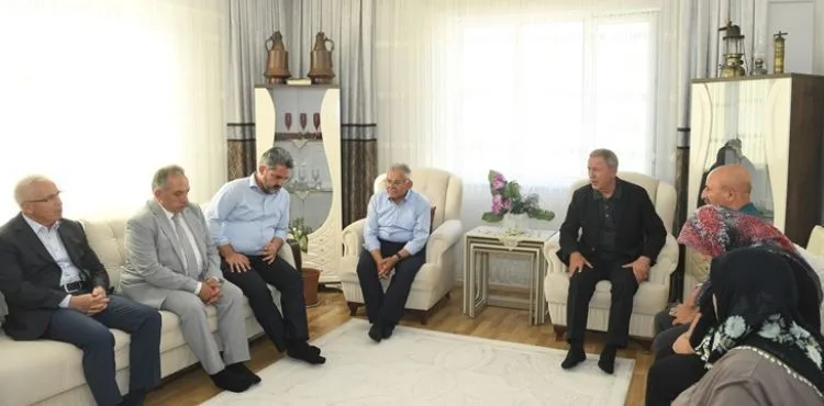 AKAR VE BÜYÜKKILIÇ’TAN ŞEHİT ERASLAN’IN AİLESİNE TAZİYE ZİYARETİ