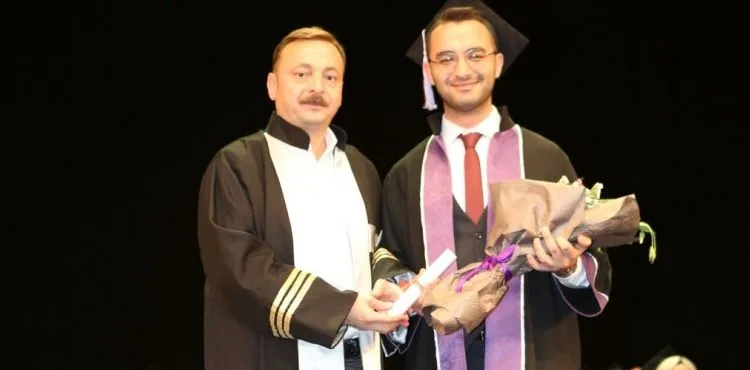 ERÜ Diş Hekimliği Fakültesi Yeni Mezunlarını Verdi