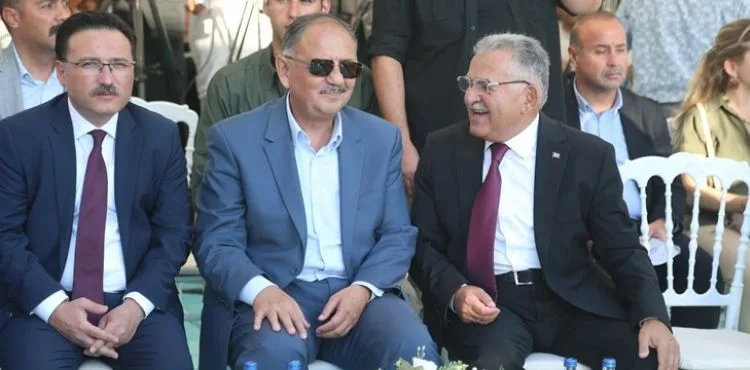 ÖZHASEKİ: “MEMDUH BAŞKANIMLA 40 YILLIK ARKADAŞLIĞIMIZ VAR”