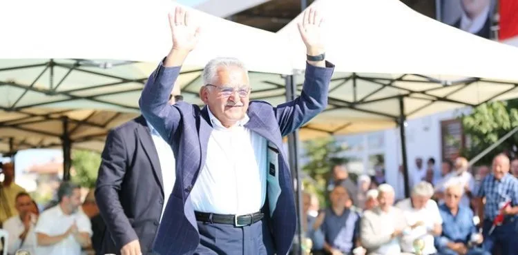 BAŞKAN BÜYÜKKILIÇ, YEŞİLHİSAR YÜZME HAVUZU’NUN AÇILIŞINI YAPTI