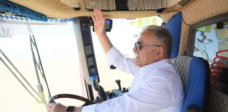 BİÇERDÖVER KULLANAN BAŞKAN BÜYÜKKILIÇ, ASPİR HASADINI BAŞLATTI