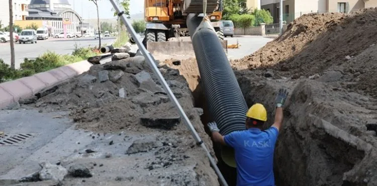 KASKİ, ALTINOLUK MAHALLESİ’NDE YAĞMUR SUYU HATLARINI GÜÇLENDİRDİ