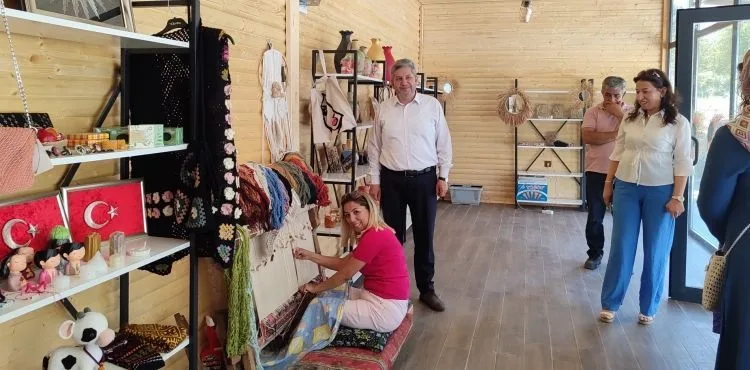 BÜNYAN CAM SEYİR TERASI GİRİŞİNDE KOOPERATİFLER İÇİN YAPILAN SATIŞ NOKTASI HİZMETE AÇILDI