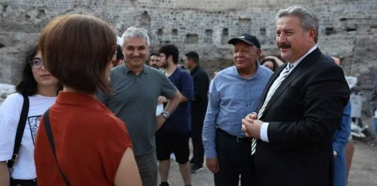 BAŞKAN PALANCIOĞLU, MİMARLAR ODASI İLE GÖN HAN'DA İNCELEME YAPTI