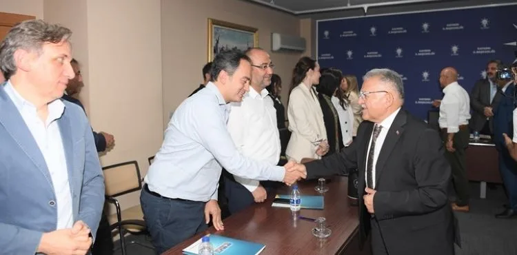 BÜYÜKKILIÇ, AK PARTİ KAYSERİ İL BAŞKANLIĞI YENİ YÖNETİMİNİ TEBRİK ETTİ