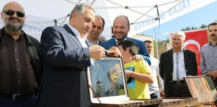 TALAS'TA BU PAZAR ‘ANTİKA PAZARI’ VAR