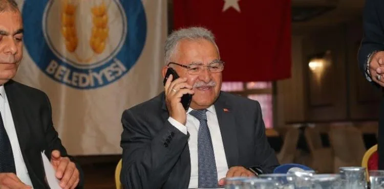 BAKAN ÖZHASEKİ’DEN BAŞKAN BÜYÜKKILIÇ’A: “HİZMETLERİNİ MAŞALLAH KONUŞTURUYOR”