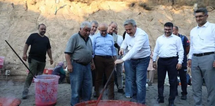 GELENEKSEL MELİKGAZİ SALÇA GÜNLERİNE YOĞUN İLGİ