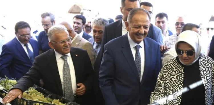 BAKAN ÖZHASEKİ, VALİ ÇİÇEK VE BAŞKAN BÜYÜKKILIÇ, İNCESU ÜZÜM FESTİVALİ’NE KATILDI