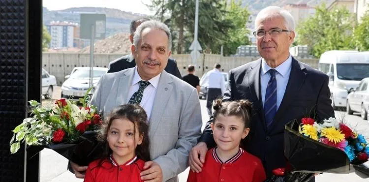 “İKİNCİ YÜZYILIN YÖNETİCİLERİSİNİZ