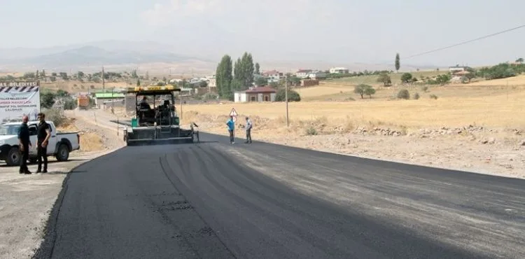 KAMBER'DE DİKKAT ÇEKEN ASFALT ÇALIŞMASI