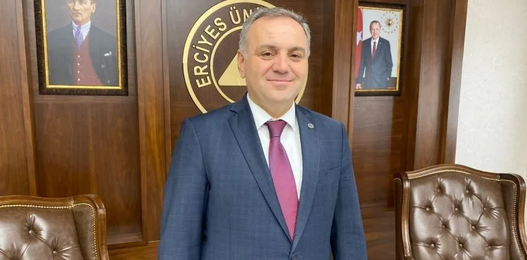 Rektör Altun , “Öğrencilere ailelerin bize emaneti olarak bakıyoruz”
