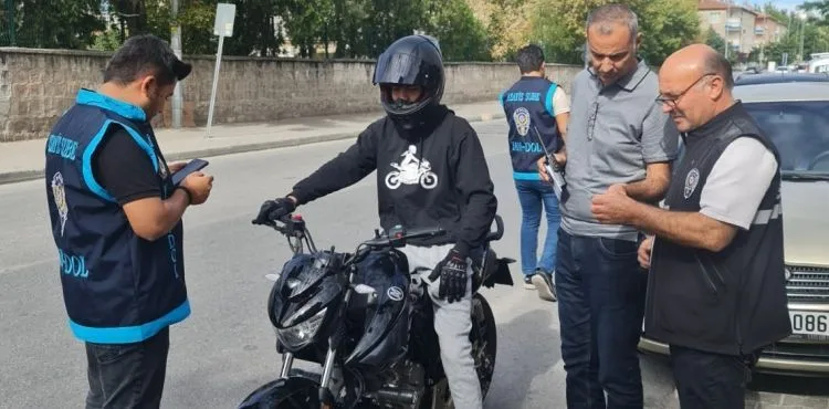 Polis ekipleri bir günde 986 kişi sorguladı