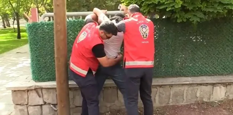 Milli Piyango satıcısı kılığına giren polis, uyuşturucu yakaladı