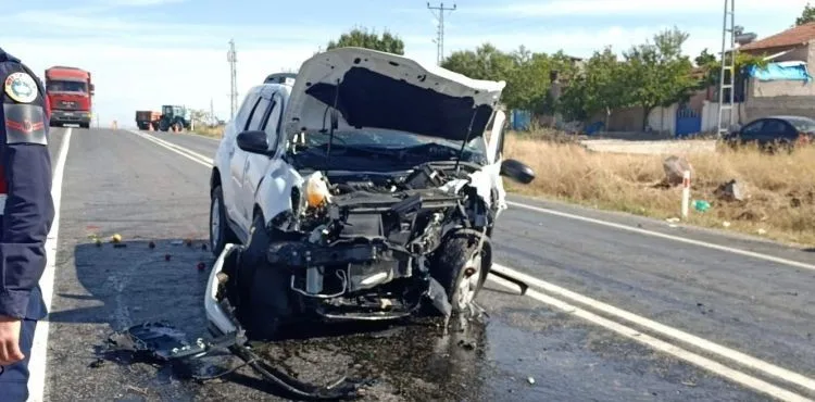 Develi’de 2 araç çarpıştı: 3’ü ağır 7 yaralı