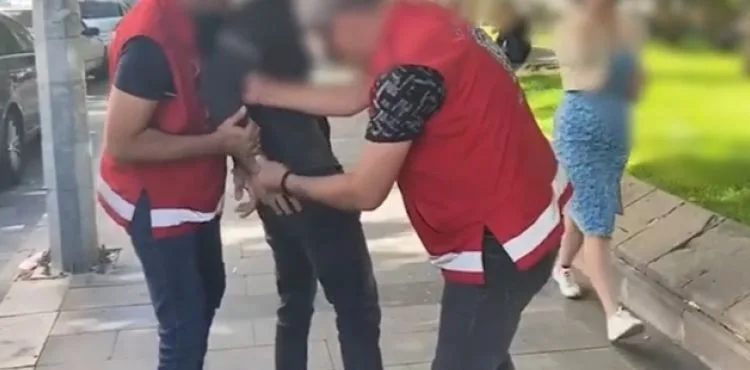 Polis ekipleri aranan şahsı kovalamaca sonucu yakaladı