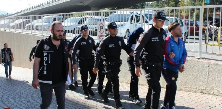 Uyuşturucu madde operasyonunda 9 kişi yakalandı