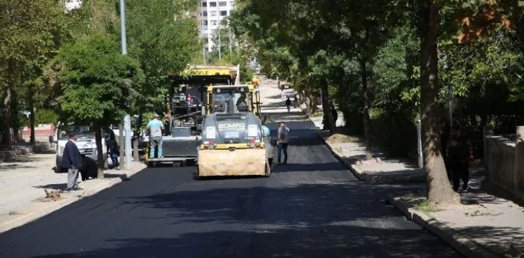 MELİKGAZİ'DE ASFALT ÇALIŞMASI YOĞUN TEMPODA DEVAM EDİYOR