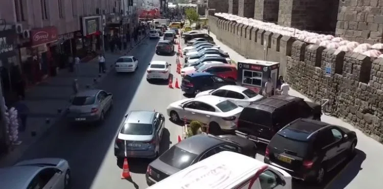 BÜYÜKŞEHİR’İN PARK ET-VALE HİZMETİ TAKDİR TOPLUYOR