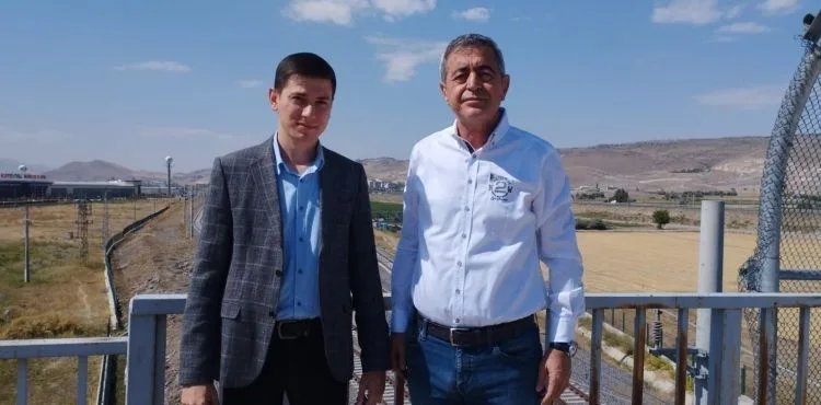 İYİ PARTİLİ KAZIM YÜCEL'DEN HIZLI TREN TEPKİSİ İZAHI OLMAZSA MİZAHI OLUR
