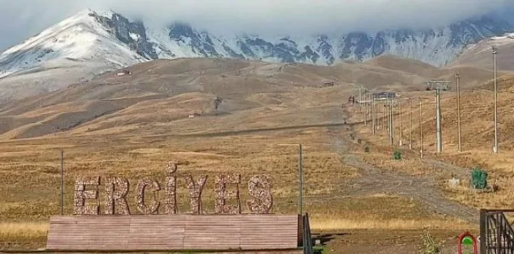 Yılın ilk karı Erciyes’e yağdı
