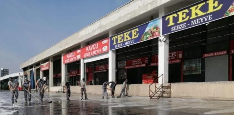 BÜYÜKŞEHİR HAL KOMPLEKSİ’NDE KAPSAMLI TEMİZLİK, HER YER PIRIL PIRIL