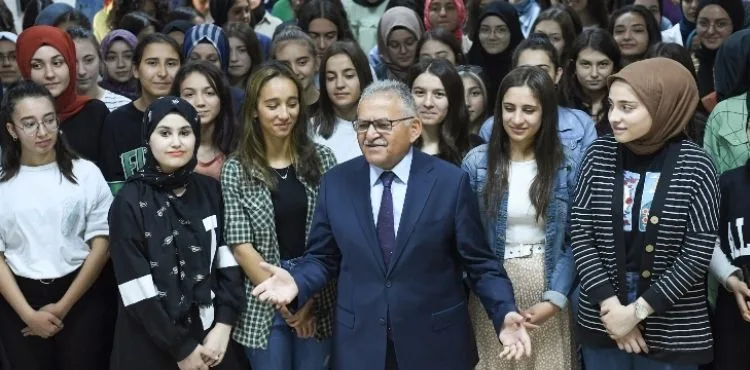BÜYÜKŞEHİR’İN İHTİYAÇ SAHİBİ ÜNİVERSİTE ÖĞRENCİLERİNE NAKDİ YARDIM BAŞVURULARI BAŞLADI
