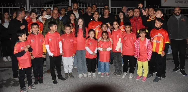 Şehit çocukları, Kayserispor tribünlerine misafir oldu