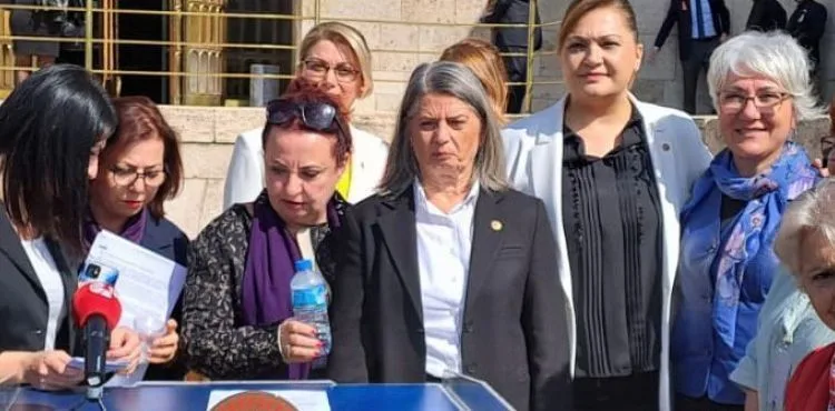 EŞİK PLATFORMU, 'KADINLAR MECLİS'TE' SLOGANIYLA TBMM'Yİ ZİYARET ETTİ