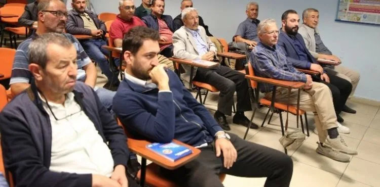 MELİKGAZİ’DE BİLİNÇLİ BAL ÜRETİMİ İÇİN ARICILIK KURSU VERİLİYOR