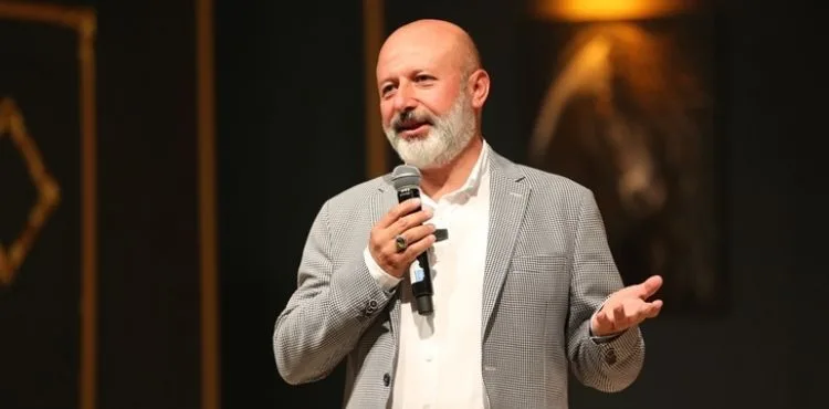 KOCASİNAN’IN 'TÜRKÜ GECESİ', GÖNÜLLERE YOL AÇTI