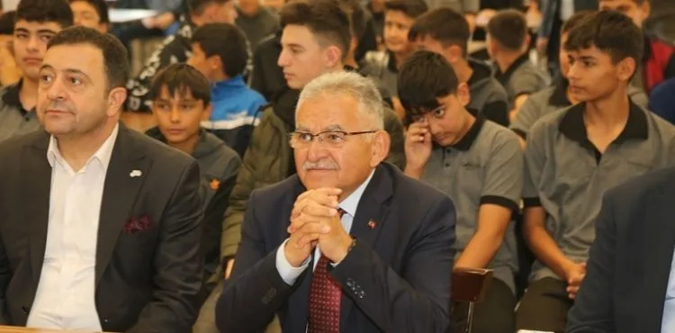 BAŞKAN BÜYÜKKILIÇ’TAN ÖĞRENCİLERLE “KARİYER” SOHBETLERİ