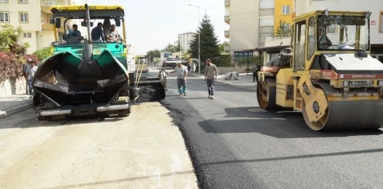 MELİKGAZİ'NİN YOLLARI YENİLENİYOR, DAHA KONFORLU HALE GELİYOR