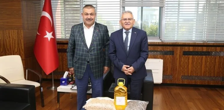 ÇİFTÇİ DOSTU BAŞKAN BÜYÜKKILIÇ’IN DAĞITTIĞI TOHUMLAR ÜRÜNLERİNİ VERDİ