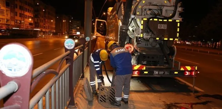 KASKİ’DEN GECE MESAİSİ