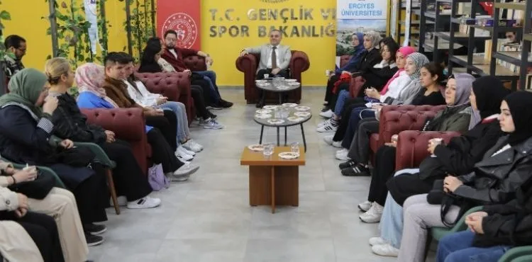 Erciyes Üniversitesi Rektörü Prof. Dr. Altun, Öğrencilerle Bir Araya Geldi