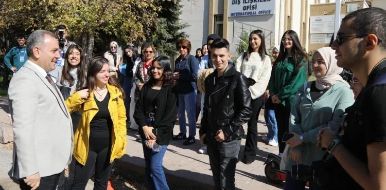 ERÜ'den Yeni öğrencilere Kültür Yolu Turu