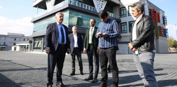EĞİTİME BÜYÜK ÖNEM VEREN MELİKGAZİ, ALTINOLUK BÖLGESİNE NİTELİKLİ BİR OKUL KAZANDIRDI